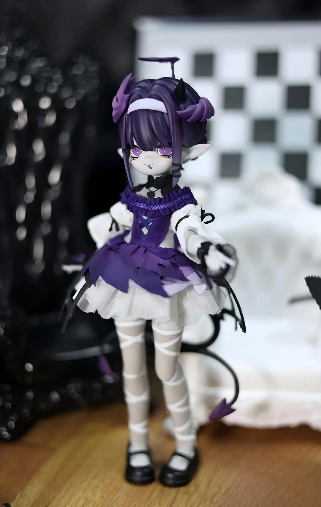 Feifei Devil Card: An articulated figure featuring a dual-sided angel/devil concept—a trendy, fully assembled purple-and-black Gothic little devil collectible.