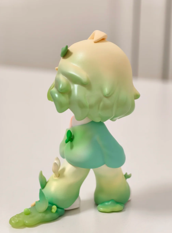 DORA Spring Born figure detail