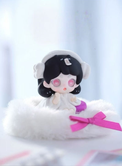 Keeno Bathrobe Mistress Limited Collectible Figure, Total 500 Units Worldwide, Comes With Matching Blanket Accessory, Cute Designer Art Toy for Collection & Display