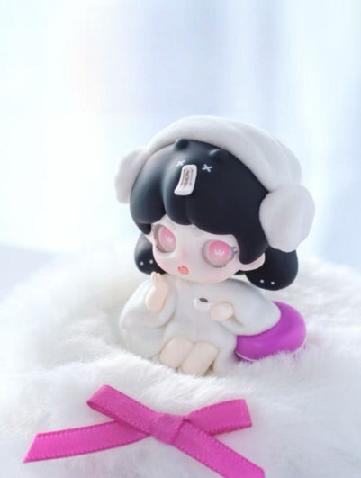 Keeno Bathrobe Mistress Limited Collectible Figure, Total 500 Units Worldwide, Comes With Matching Blanket Accessory, Cute Designer Art Toy for Collection & Display