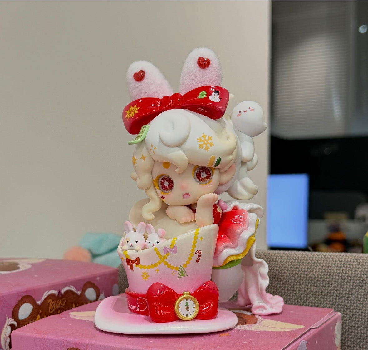Keeno Rabbit Christmas Hang‑Card Collectible Figure, Limited Christmas Themed Carded Toy for Collection & Display