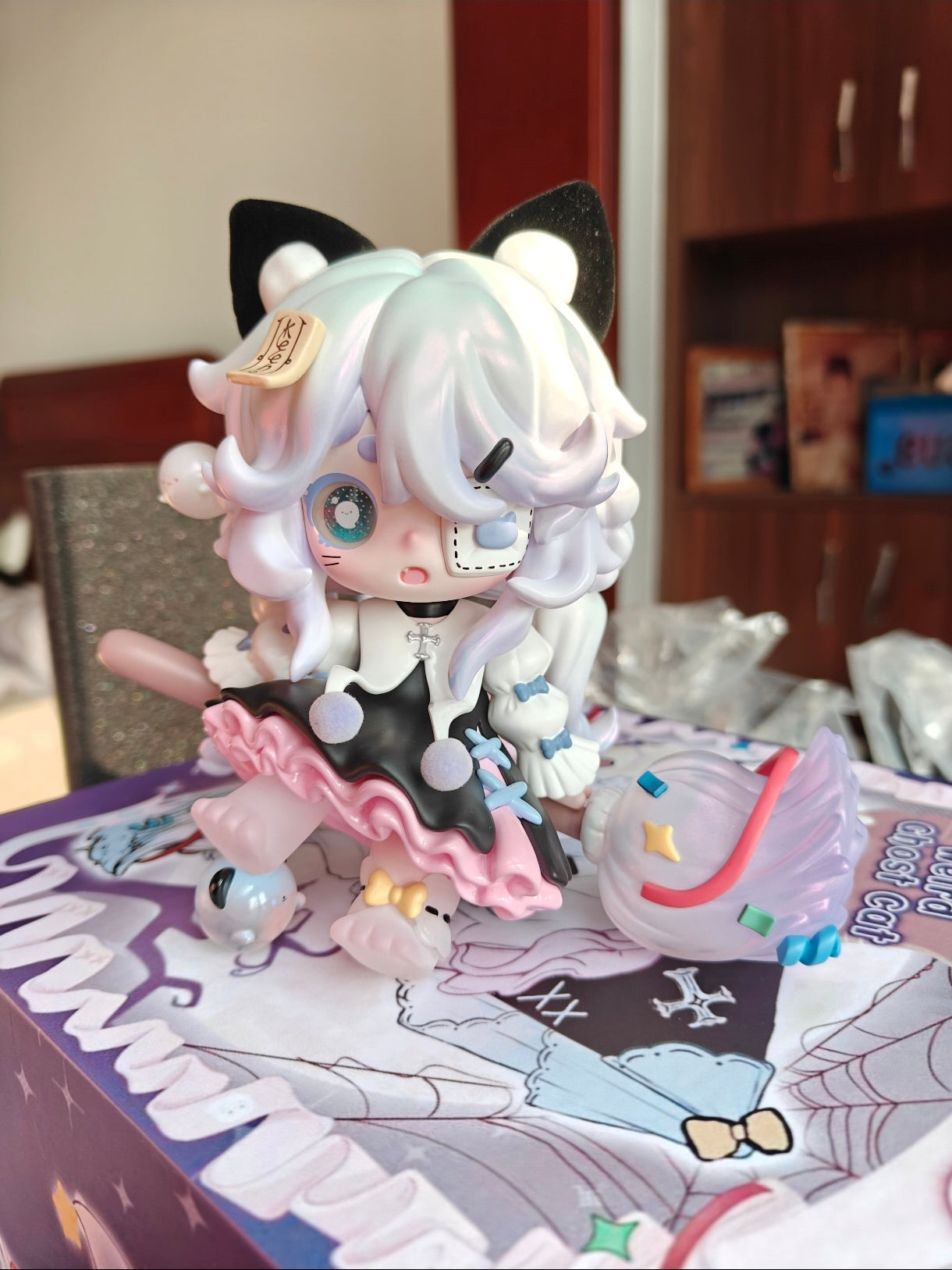 keeno "Bizarre Phantom Meow" Oversized Toy