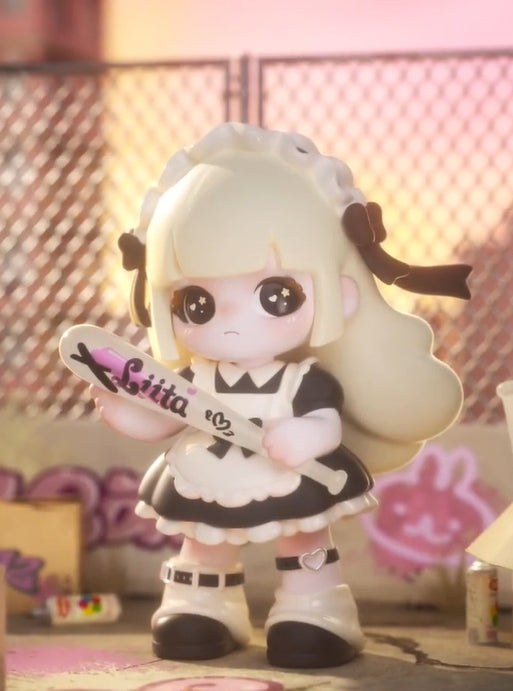 Lita Baseball Maid Series Art Figure — A model of a sweet-yet-cool girl holding a baseball bat.